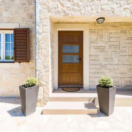 Villa Luxury With Heated Pool And Jacuzzi 02 *