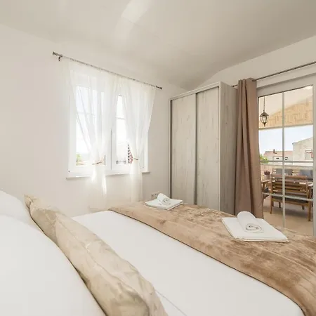 Villa Luxury With Heated Pool And Jacuzzi 02 *