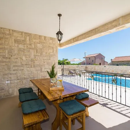 Luxury With Heated Pool And Jacuzzi 02 Vir