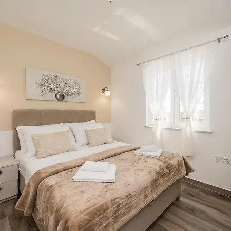 Villa Luxury With Heated Pool And Jacuzzi 02