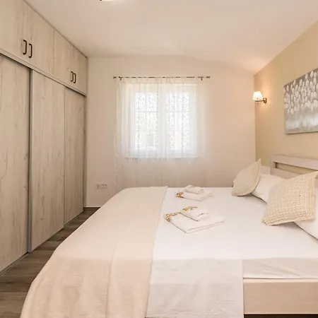 Villa Luxury With Heated Pool And Jacuzzi 02