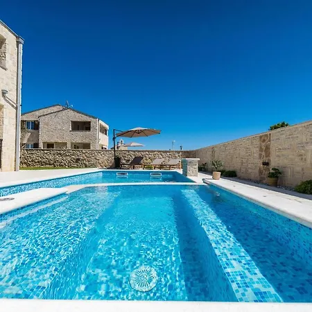Luxury With Heated Pool And Jacuzzi 02 Вилла *